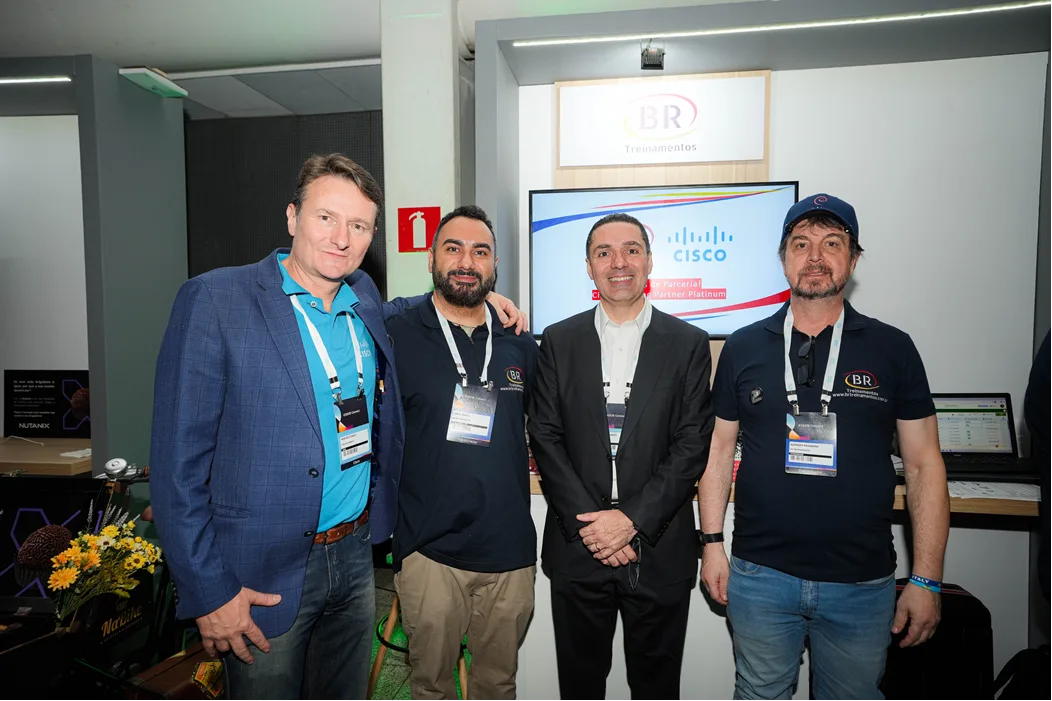 Liderança da Cisco do Brasil no estande da BR Treinamentos no Cisco Partner Forum e Cisco Connect 2026